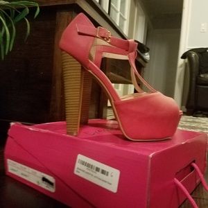 Dream Pairs Laura Berry peep toe platform heels
